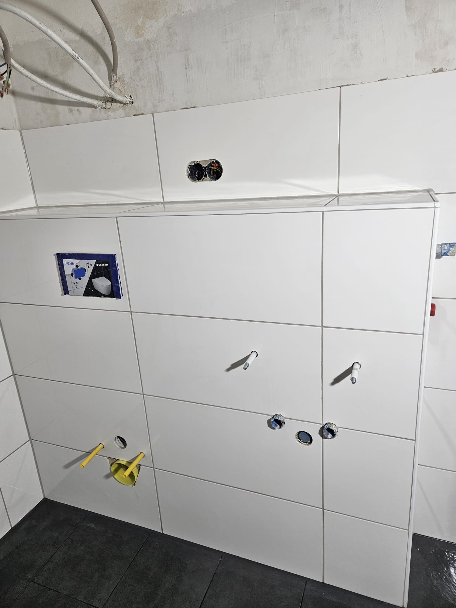 Modernes Badezimmer mit eleganter Fliesenverlegung - Meisterbetrieb Fliesenleger Momo Köln